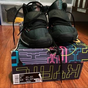 Men’s Kyrie 6 (Size 8) Black